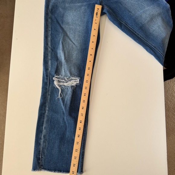 Vervet Mid Rise Carlene Straight Raw Hem Women’s size 28 - Picture 13 of 13